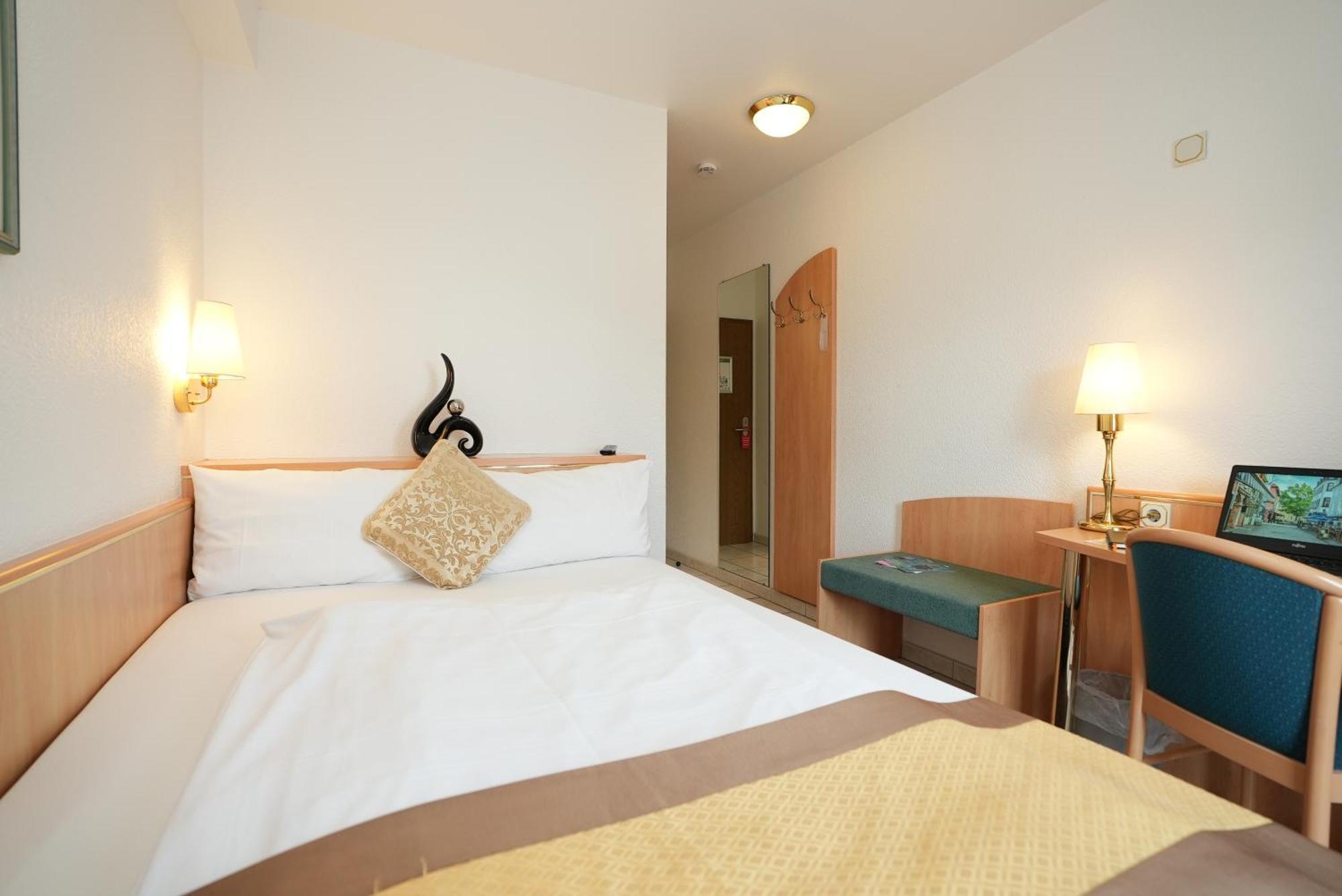 Uno Hotel Posthof סארלואי מראה חיצוני תמונה
